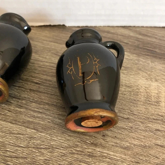 Vtg Novelty Salt and Pepper Shakers - Picture 4 of 12